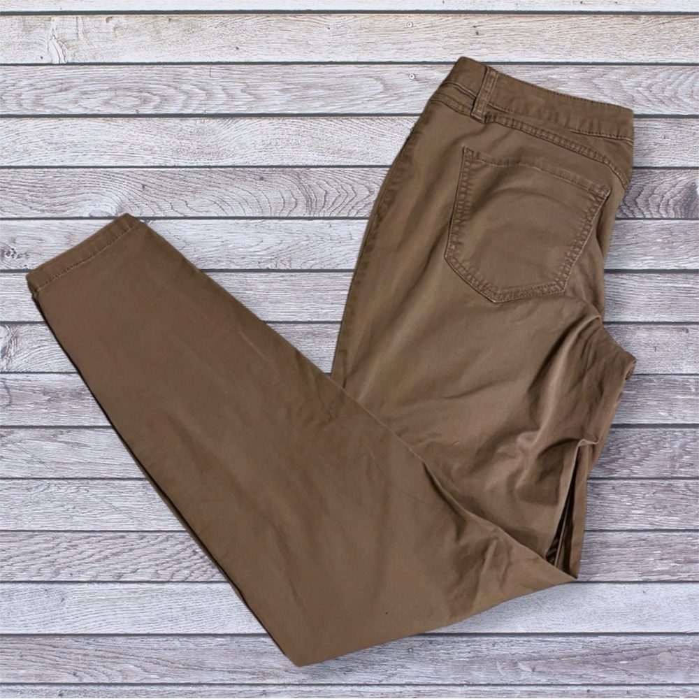Lauren Conrad pants size 8 with zipper at heels